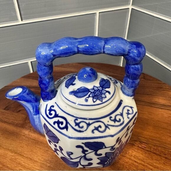 Bombay Company Chinoiserie Teapot Decorative Use Blue White Asian Floral Vintage - Picture 5 of 7